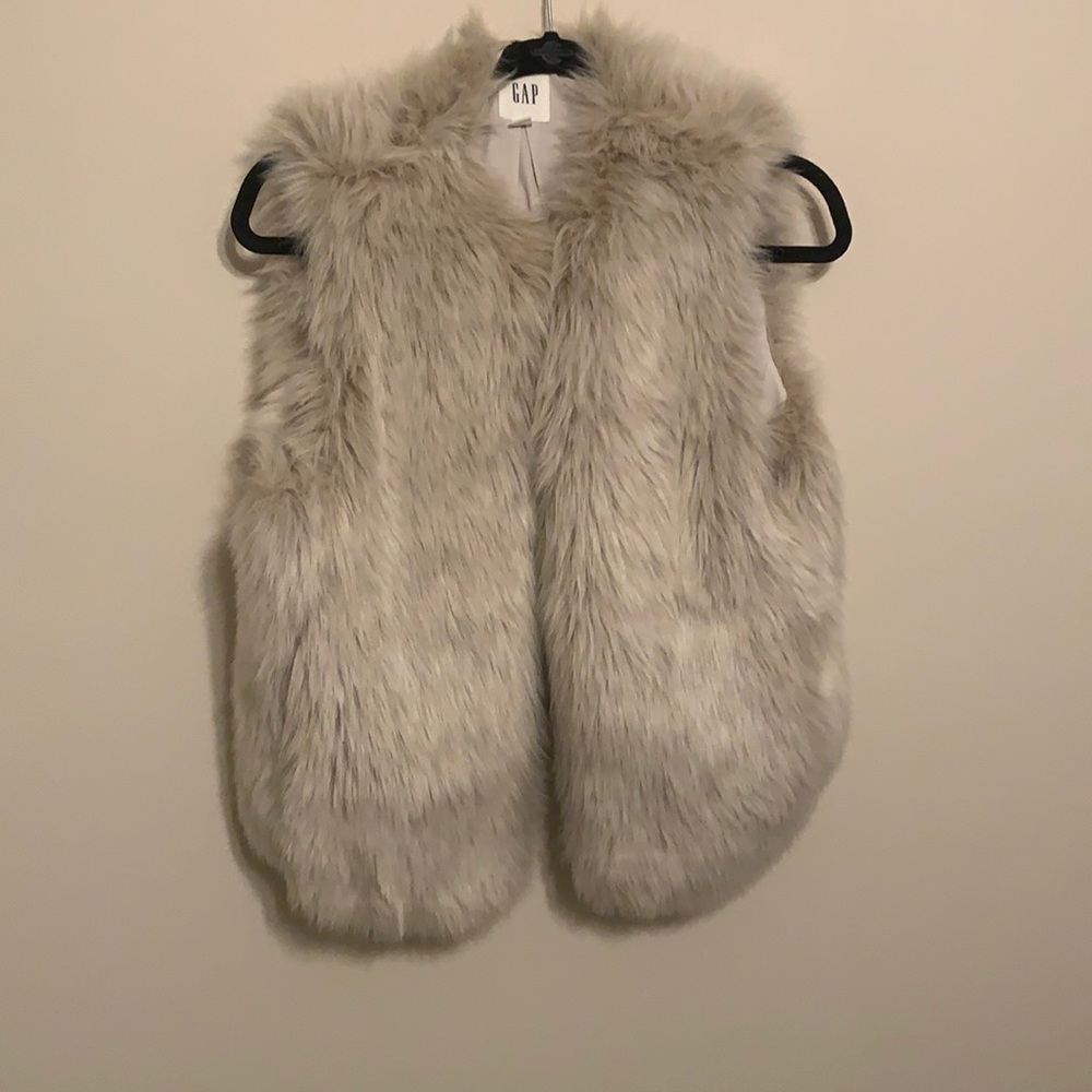 Gap fur vest